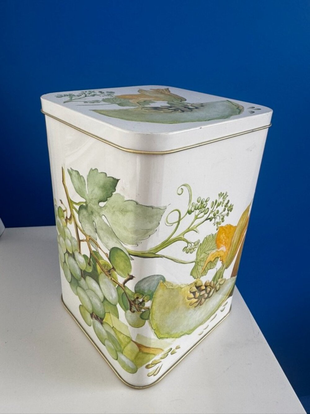 VTG Tin England Hinged Lid Garden Scene Storage Cottagecore Box 7"